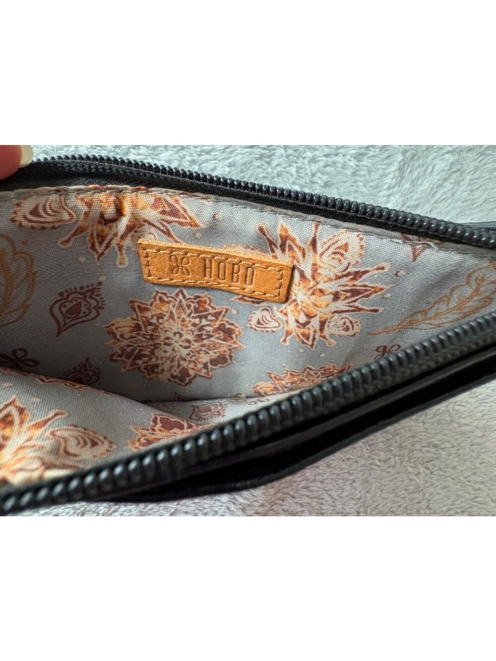 Hobo Black Leather Wristlet Wallet With Card Slots  Zippered Pouch 8"x4.5" - Picture 3 of 8